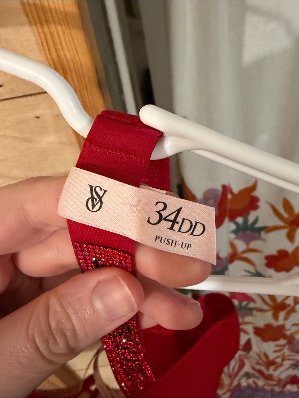 Victoria's Secret Very Sexy Logo Shine in Lipstick Red 34DD - Picture 5 of 6